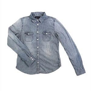 American Eagle Chambray Button Down Shirt
